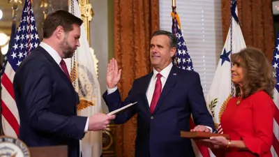 راتكليف يؤدي اليمين الدستورية