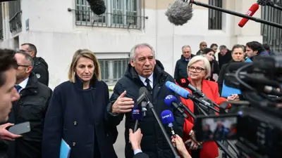 رئيس الوزراء الفرنسي يتحدث للصحفيين