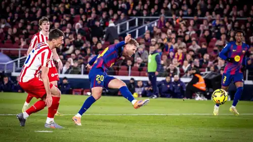 من مباراة برشلونة وأتلتيكو مدريد