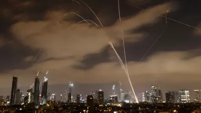 مقذوفات إيرانية في سماء تل أبيب الليلة الماضية