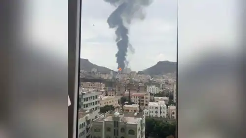 دخلن يتصاعد إثر الغارة الإسرائيلية على صنعاء