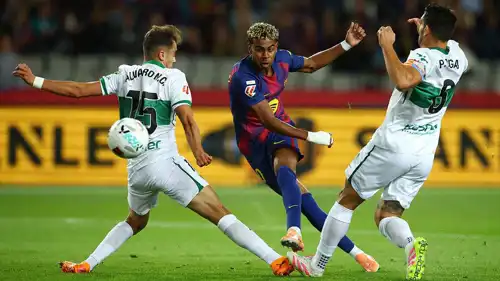 برشلونة ضد إلتشي في الدوري الإسباني