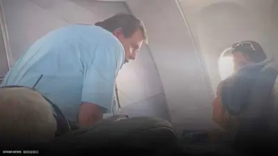 مضيفة ترفض مساعدة مسافر من ذوي الاحتياجات الخاصة.. تصرف صادم يثير ضجة