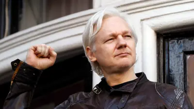 جوليان أسانج