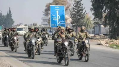 مقاتلون على دراجات نارية - سوريا