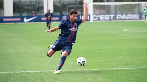 خليل العياري خلال الاختبارات مع باريس سان جيرمان