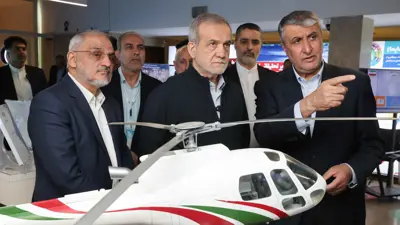 بزشكيان يتجول في معرض التكنولوجيا النووية الإيرانية