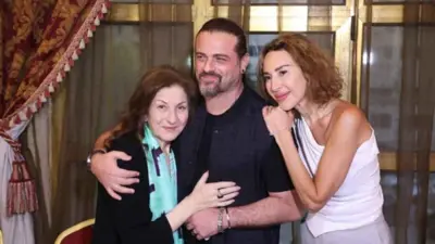 ورد ويوسف الخال مع والدتهما الراحلة 