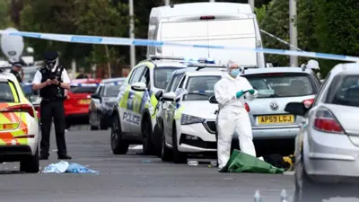 دوريات الشرطة في موقع الهجوم