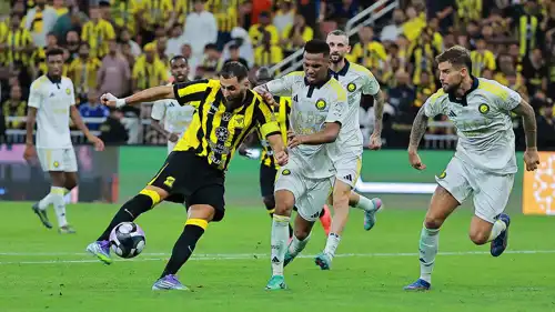كريم بنزيما في مباراة الاتحاد والنصر