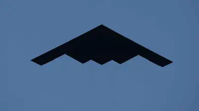  قاذفة شبح من طراز B-2