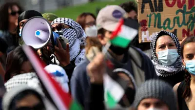 متظاهرين مؤيد للفلسطينيين في جامعة كولومبيا