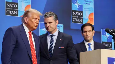 ترامب ووزيري الدفاع والخارجية في قمة الناتو