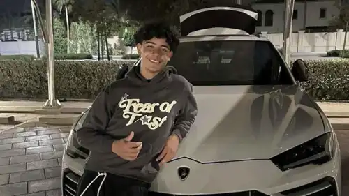 كريستيانو رونالدو جونيور م سيارته الجديدة