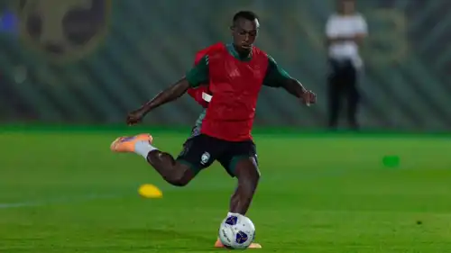 سعود عبد الحميد نجم المنتخب السعودي