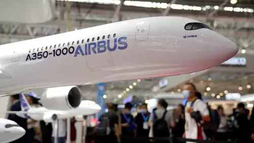 مجسم طائرة إيرباص A350 في أحد المعارض