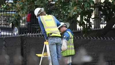 أعمال تركيب سياج حول مجمع البيت الأبيض