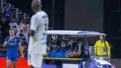 الدوسري خلال خروجه مصابا