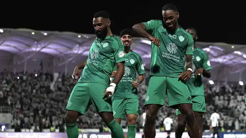 فرحة لاعبو الأهلي بهدف إيفان توني في شباك الشباب