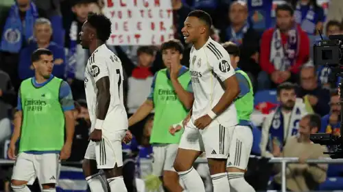 كيليان مبابي يحتفل بهدفه في مرمى خيتافي