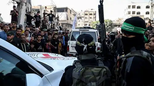 خلال عملية تسليم حركة حماس للرهائن