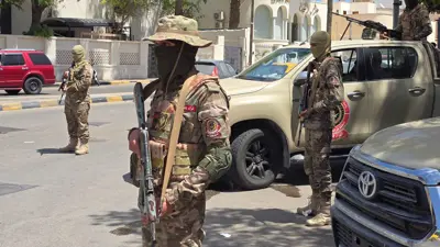 قوات الأمن الليبية عند نقطة تفتيش في طرابلس