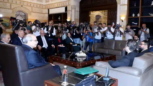 خلال لقاء الوفد السوري مع المسؤولين اللبنانيين