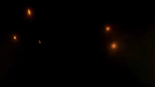 وميض في سماء طهران يشير للمناورات العسكرية