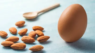 البيض واللوز