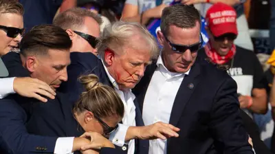 دونالد ترامب بعد إصابته في حادثة بنسلفانيا