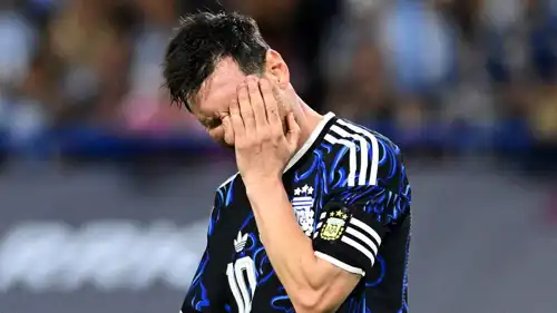 ميسي خلال مباراة الأرجنتيني وزامبيا