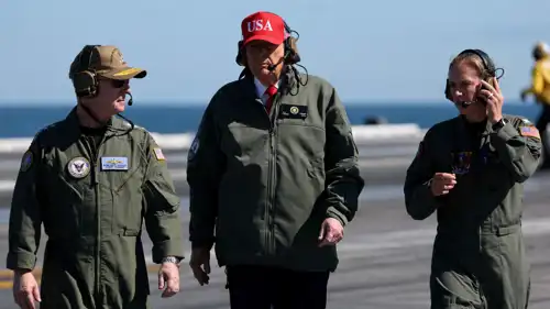 ترامب على متن حاملة طائرات أمريكية