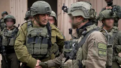 الجنرال إيال زامير في غزة بوقت سابق