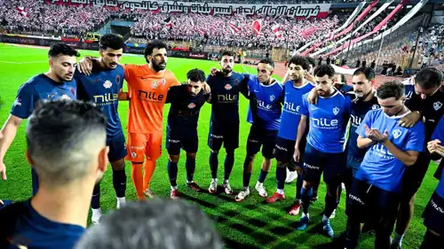 ناصر منسي مع لاعبي الزمالك