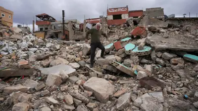 من موقع غارة إسرائيلية سابقة على جنوب لبنان