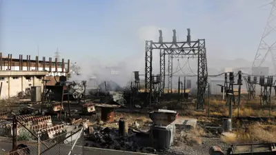 محطة كهرباء متضررة إثر الغارات الجوية الإسرائيلية في صنعاء