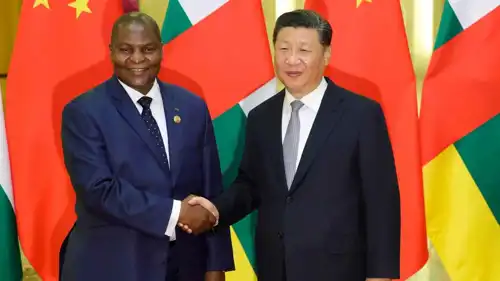 الرئيس الصيني مع زعيم أفريقي