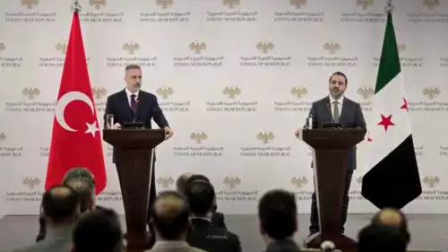 وزيرا خارجية تركيا وسوريا خلال مؤتمر صحفي بدمشق