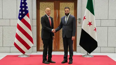 الرئيس السوري أحمد الشرع والمبعوث الأمريكي توم باراك