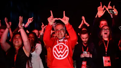 كارني بين مؤيديه