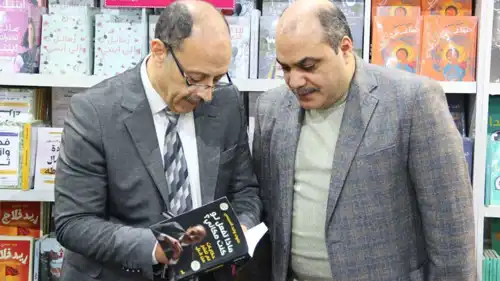 اللواء وليد السيسي بتوقيع الكتاب 