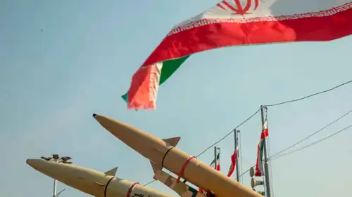 عرض صواريخ إيرانية في ساحة آزادي (الحرية) بالعاصمة طهران