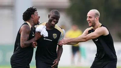 نغولو كانتي في تدريبات الاتحاد