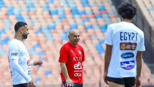 حسام حسن في تدريبات منتخب مصر