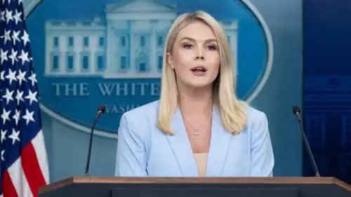 كارولين ليفيت