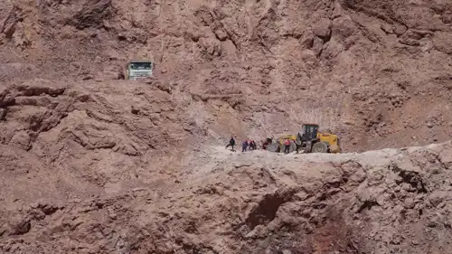 عمال شركة تعدين في طاجيكستان