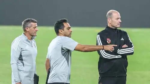 ييس توروب مدرب الأهلي في تدريبات فريقه