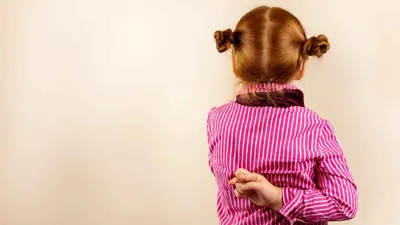 طفلة تكذب "تعبيرية"