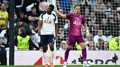 كيفن دانسو بقميص توتنهام