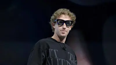   مارك زوكربيرغ يرتدي نظارات "أوريون" الجديدة